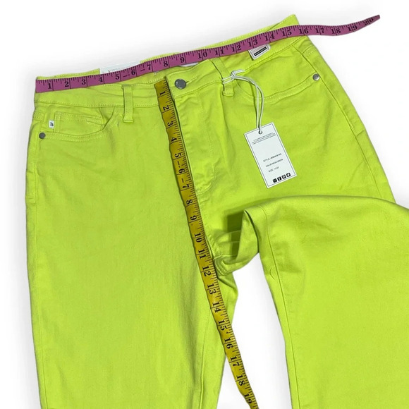 Judy Blue
Neon Lime Green High Waist Cuffed Slim Fit Jeans size 13/31 - Picture 7 of 10